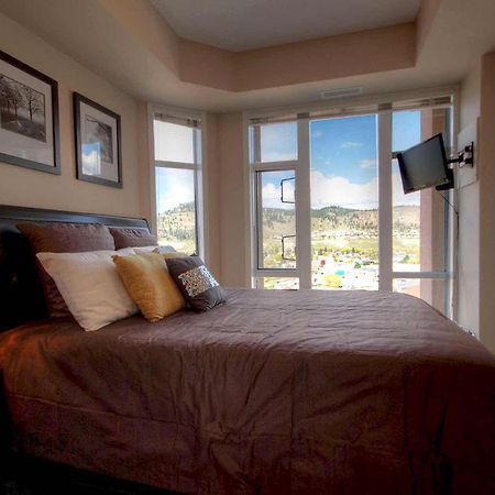 Sunset Waterfront Resort By Discover Kelowna Resort Accommodations المظهر الخارجي الصورة