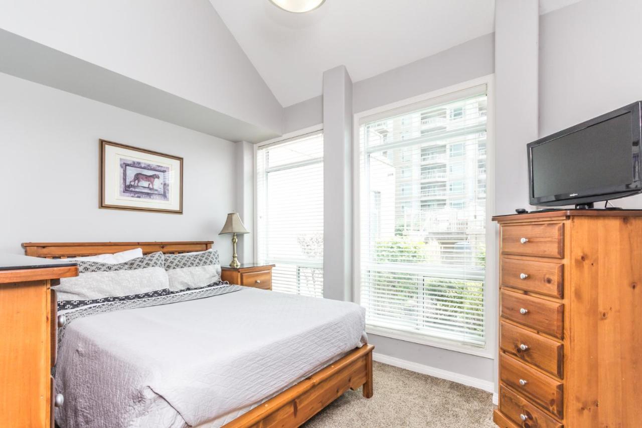 Sunset Waterfront Resort By Discover Kelowna Resort Accommodations المظهر الخارجي الصورة