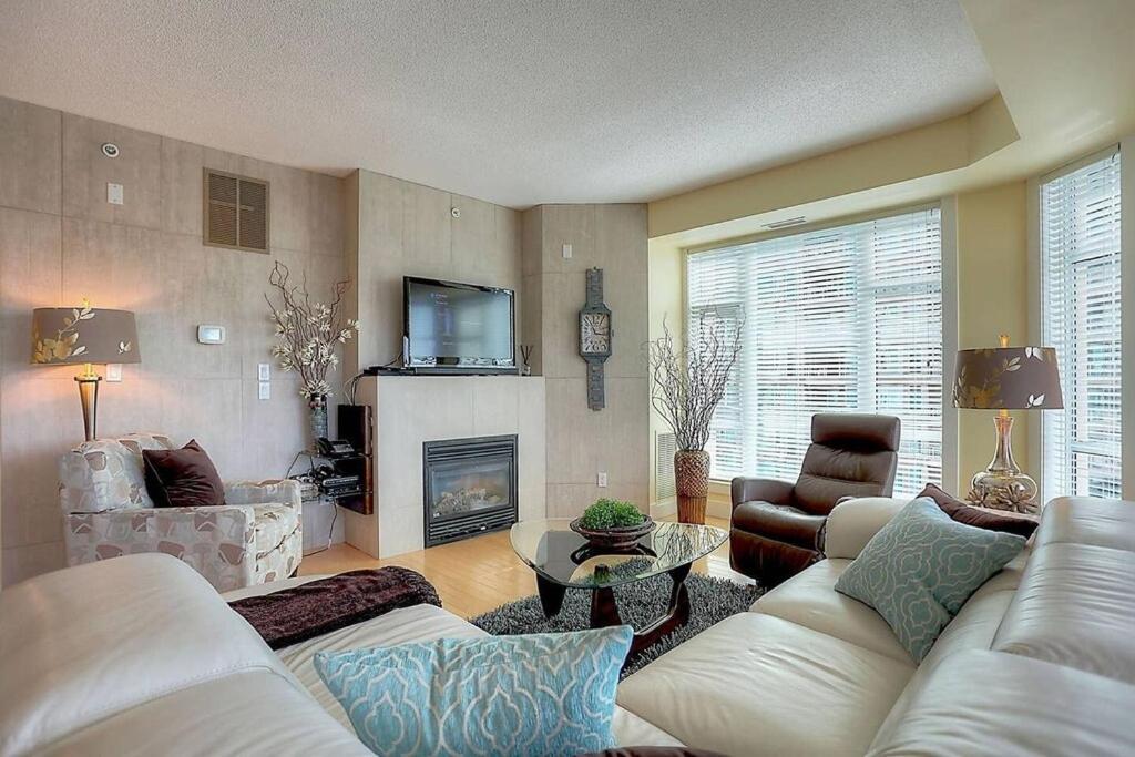 Sunset Waterfront Resort By Discover Kelowna Resort Accommodations المظهر الخارجي الصورة