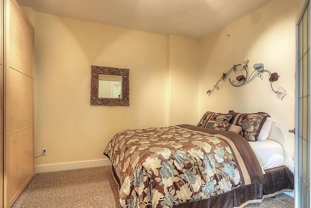 Sunset Waterfront Resort By Discover Kelowna Resort Accommodations المظهر الخارجي الصورة