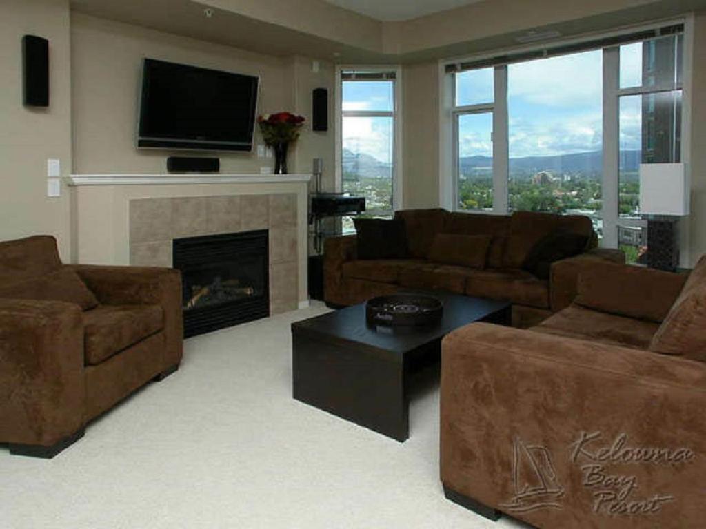 Sunset Waterfront Resort By Discover Kelowna Resort Accommodations المظهر الخارجي الصورة