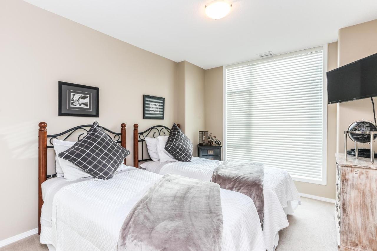 Sunset Waterfront Resort By Discover Kelowna Resort Accommodations المظهر الخارجي الصورة