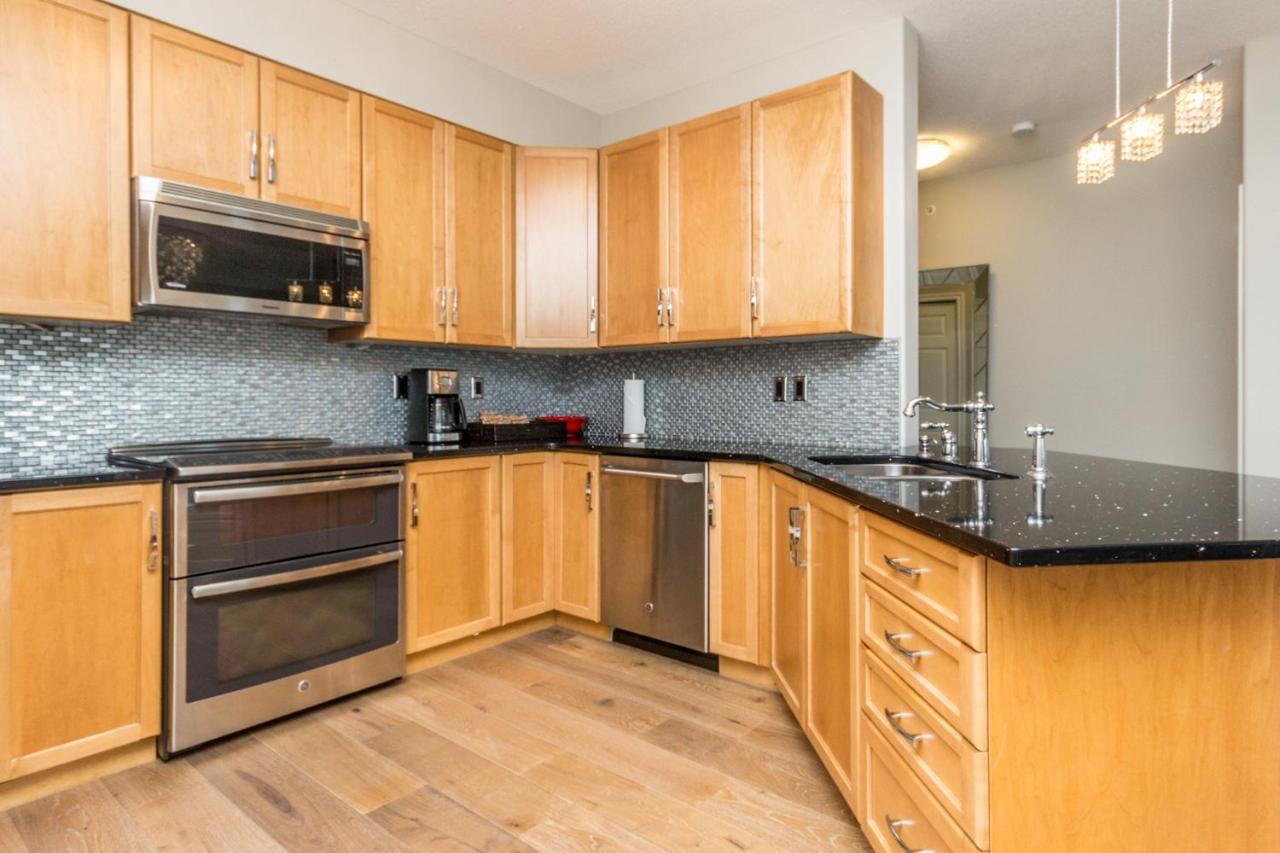 Sunset Waterfront Resort By Discover Kelowna Resort Accommodations المظهر الخارجي الصورة
