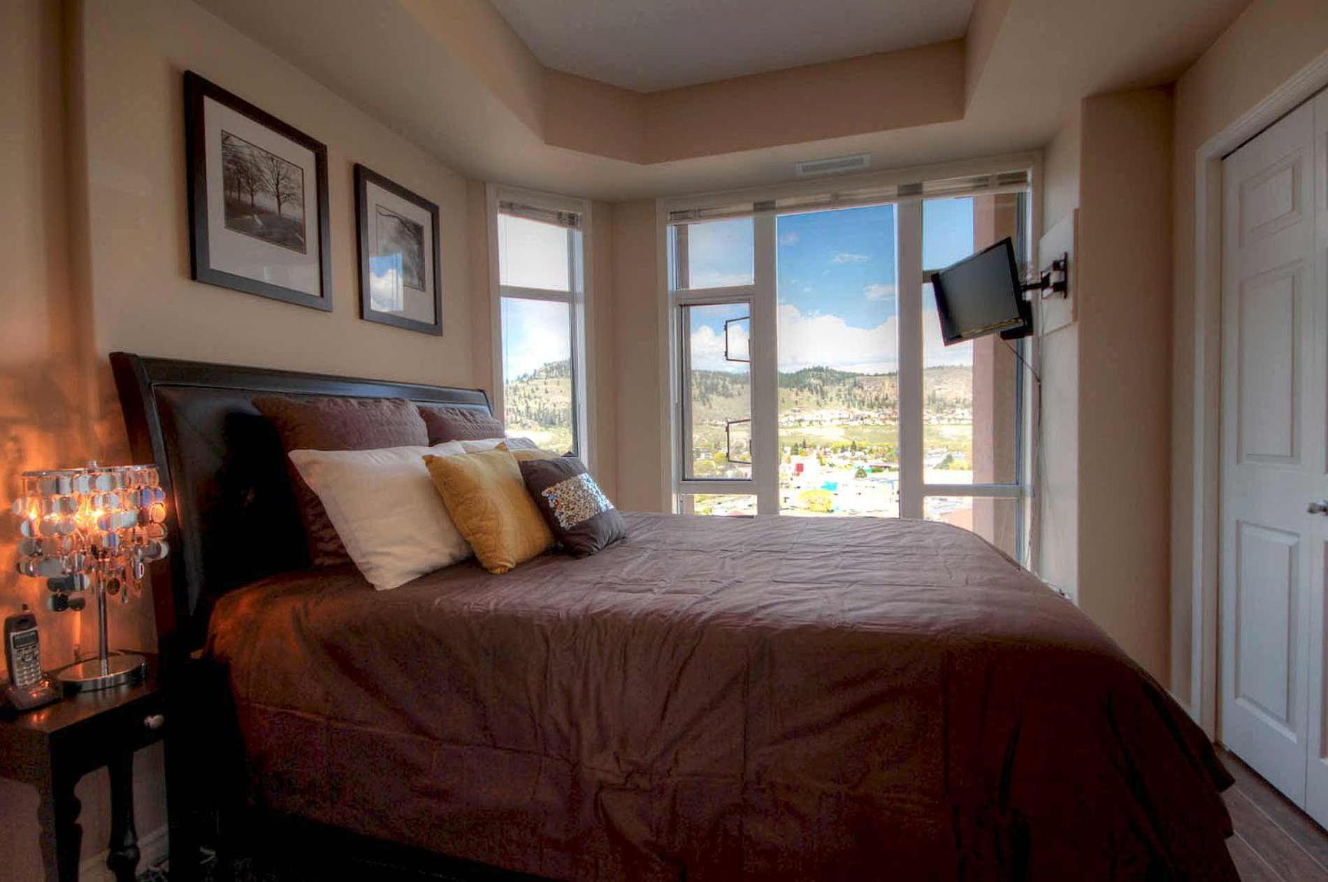 Sunset Waterfront Resort By Discover Kelowna Resort Accommodations المظهر الخارجي الصورة