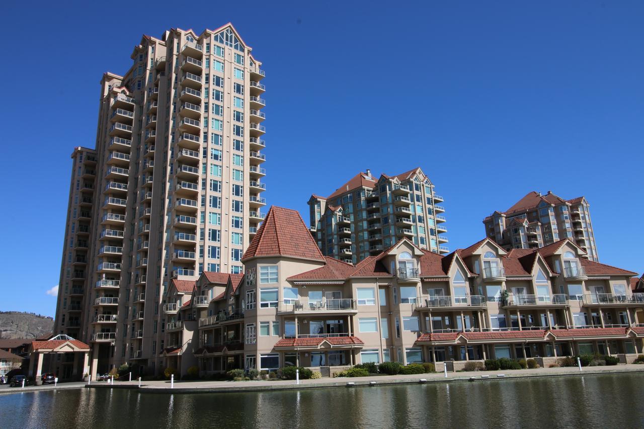 Sunset Waterfront Resort By Discover Kelowna Resort Accommodations المظهر الخارجي الصورة