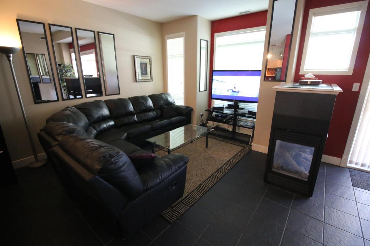 Sunset Waterfront Resort By Discover Kelowna Resort Accommodations المظهر الخارجي الصورة