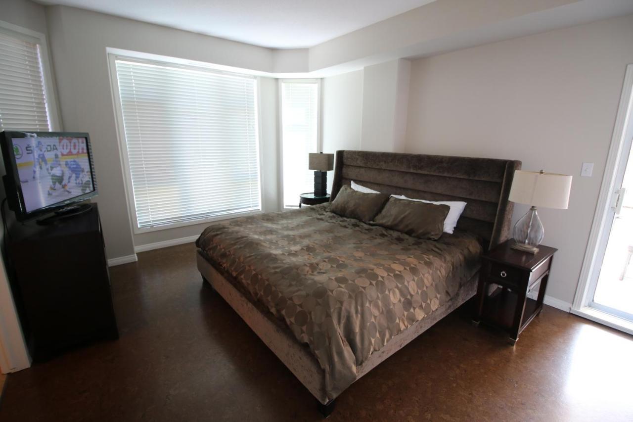Sunset Waterfront Resort By Discover Kelowna Resort Accommodations المظهر الخارجي الصورة