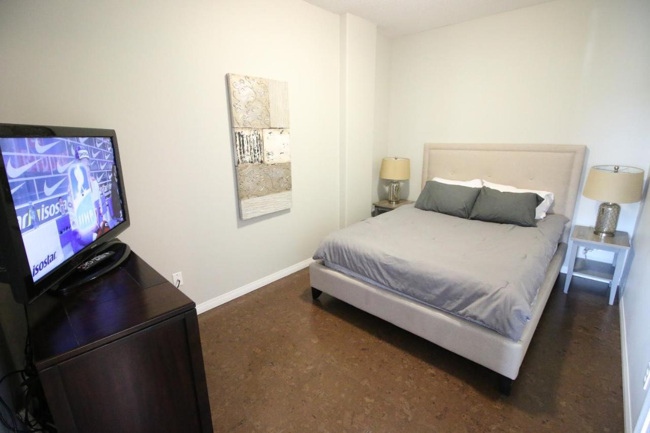 Sunset Waterfront Resort By Discover Kelowna Resort Accommodations المظهر الخارجي الصورة